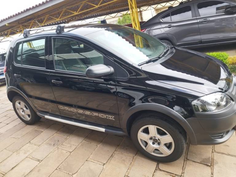 VOLKSWAGEN - CROSSFOX - 2009/2010 - Preta - R$ 34.900,00