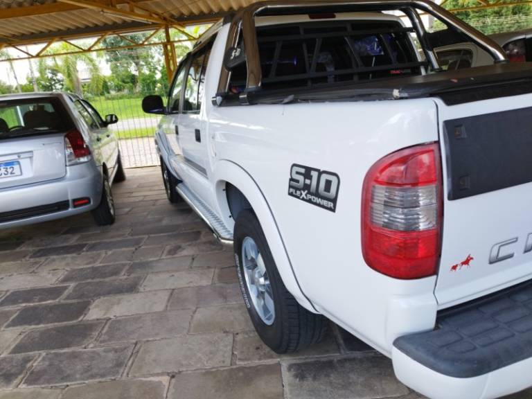 CHEVROLET - S10 - 2008/2009 - Branca - R$ 68.000,00
