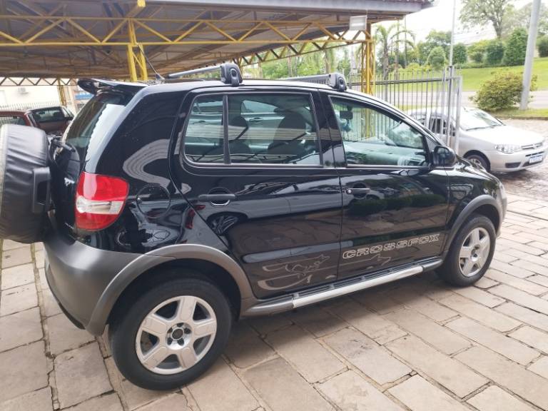 VOLKSWAGEN - CROSSFOX - 2009/2010 - Preta - R$ 34.900,00