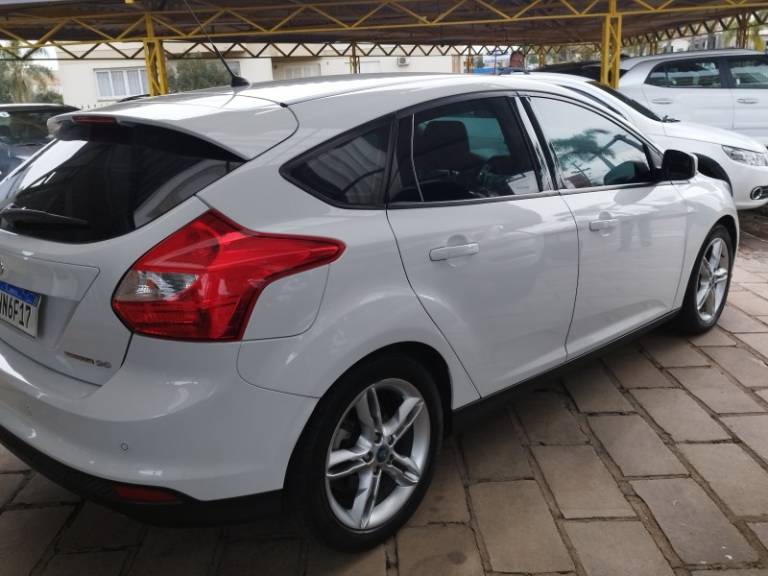 FORD - FOCUS - 2015/2015 - Branca - R$ 56.000,00