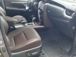 TOYOTA - HILUX SW4 - 2019/2020 - Cinza - R$ 253.000,00