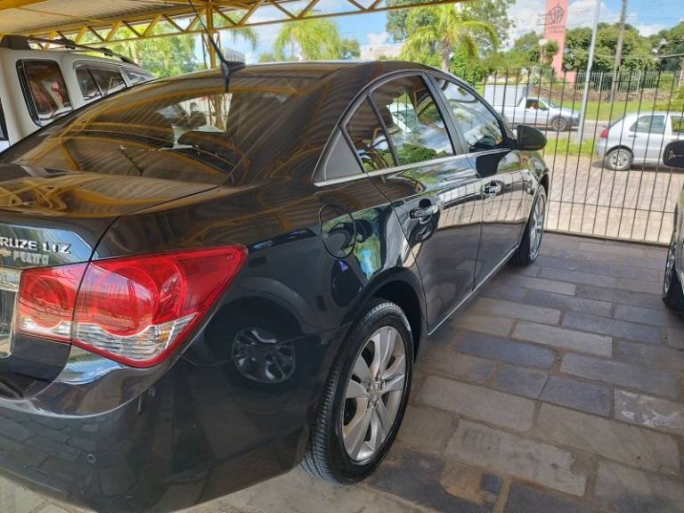 CHEVROLET - CRUZE - 2014/2015 - Preta - R$ 65.000,00