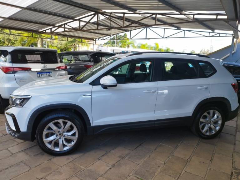 VOLKSWAGEN - TAOS - 2021/2022 - Branca - R$ 128.000,00