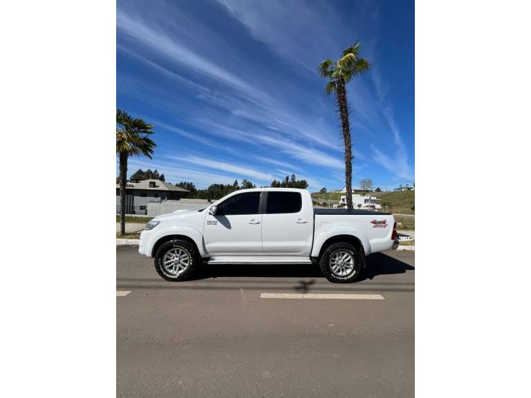 TOYOTA - HILUX - 2012/2012 - Branca - R$ 130.000,00