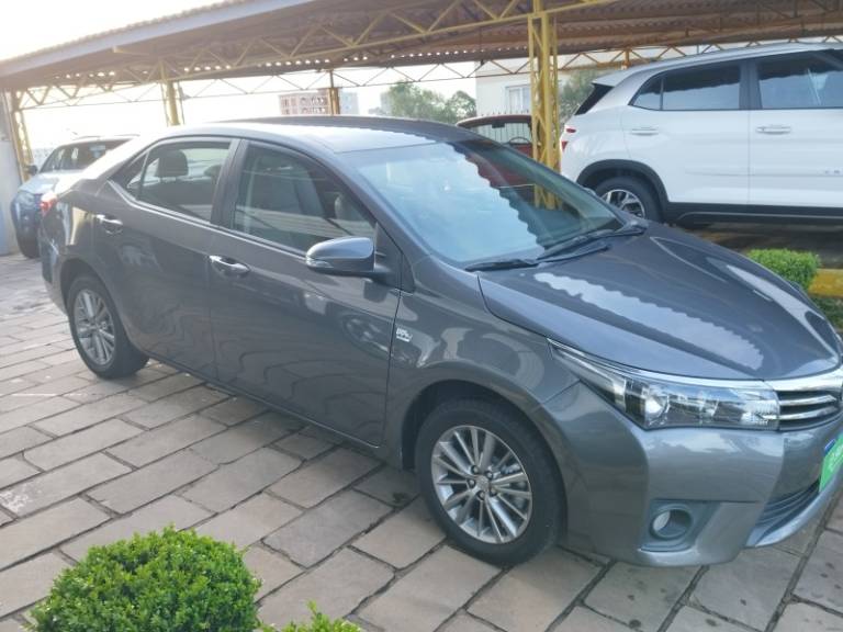 TOYOTA - COROLLA - 2015/2016 - Cinza - R$ 89.000,00