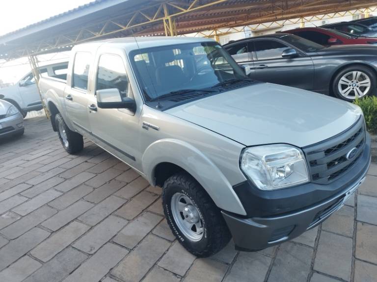 FORD - RANGER - 2010/2011 - Prata - R$ 64.000,00
