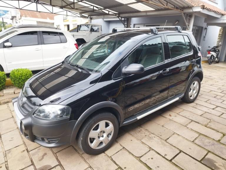 VOLKSWAGEN - CROSSFOX - 2009/2010 - Preta - R$ 34.900,00
