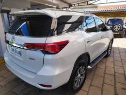 TOYOTA - HILUX SW4 - 2017/2017 - Branca - R$ 219.000,00
