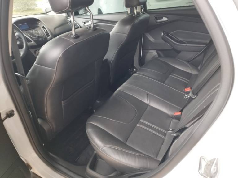 FORD - FOCUS - 2015/2015 - Branca - R$ 56.000,00