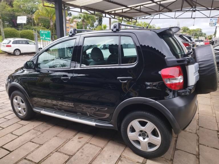 VOLKSWAGEN - CROSSFOX - 2009/2010 - Preta - R$ 34.900,00
