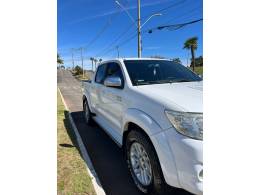 TOYOTA - HILUX - 2012/2012 - Branca - R$ 130.000,00