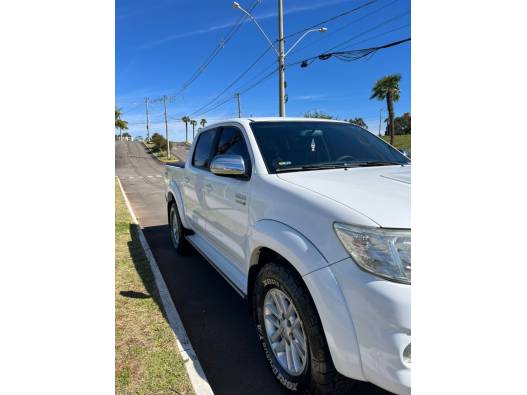 TOYOTA - HILUX - 2012/2012 - Branca - R$ 130.000,00