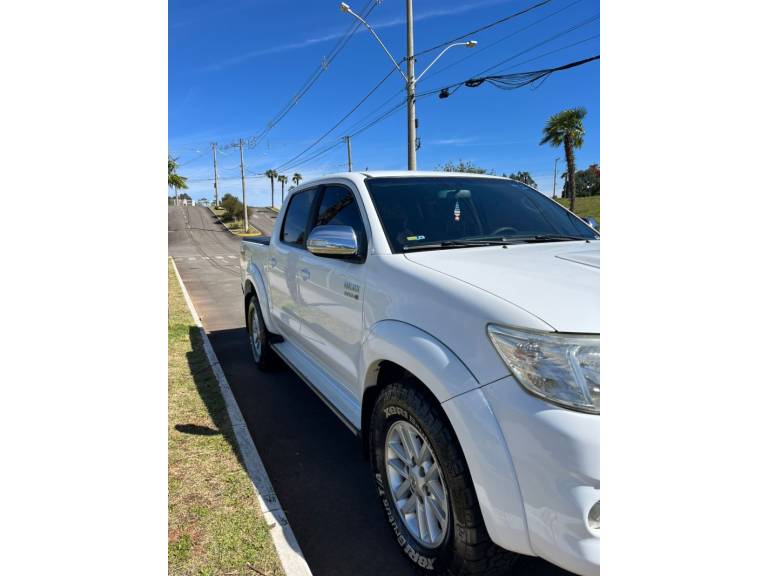TOYOTA - HILUX - 2012/2012 - Branca - R$ 130.000,00