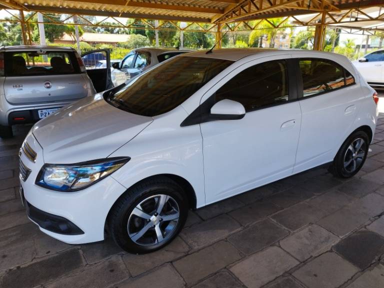 CHEVROLET - ONIX - 2014/2015 - Branca - R$ 49.900,00