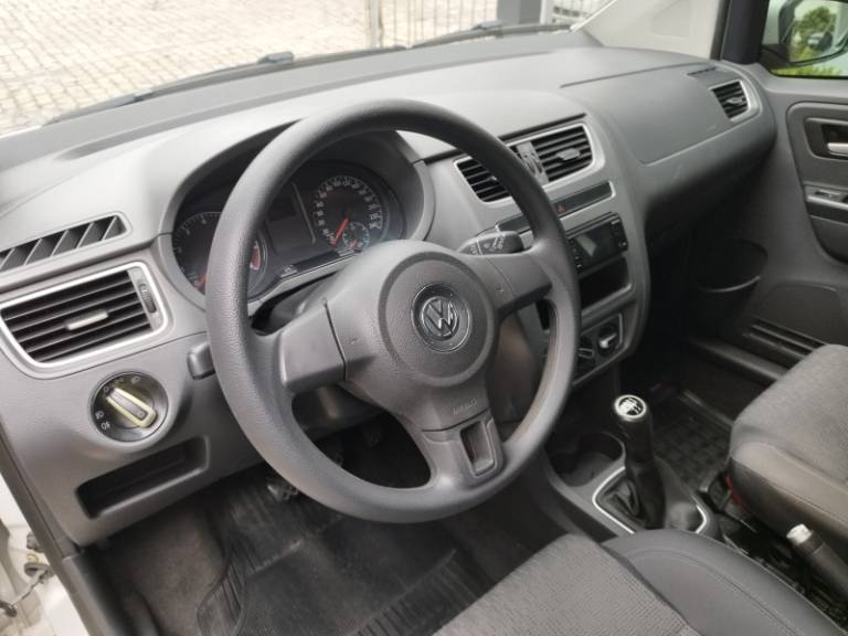 VOLKSWAGEN - FOX - 2013/2014 - Branca - R$ 44.000,00