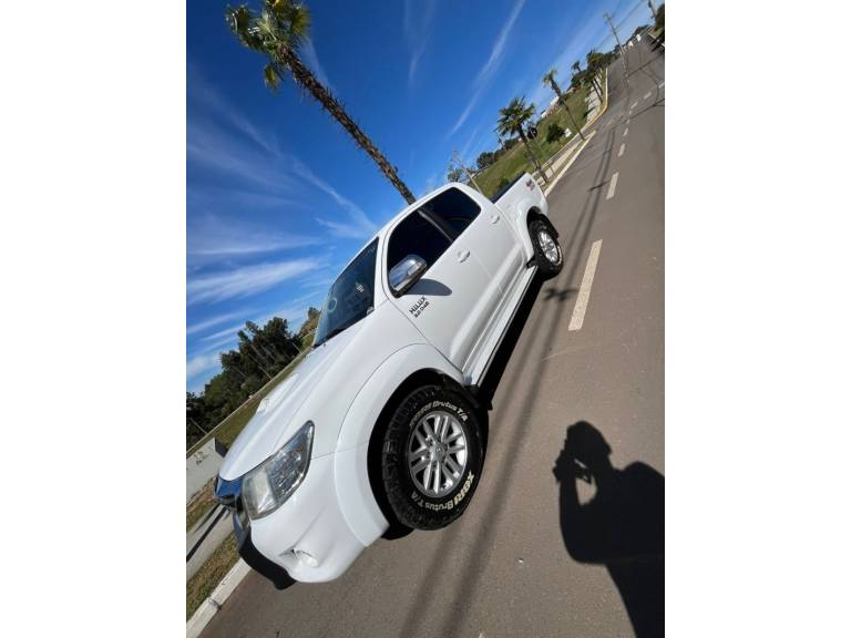 TOYOTA - HILUX - 2012/2012 - Branca - R$ 130.000,00