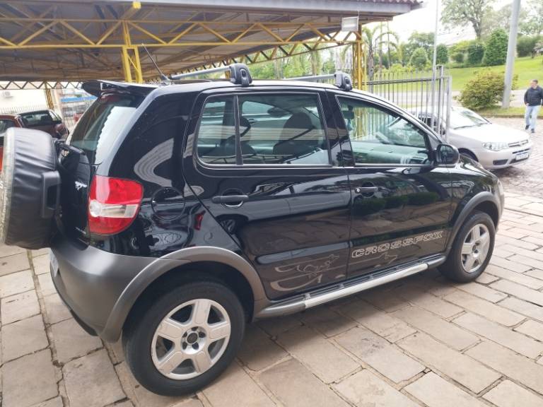 VOLKSWAGEN - CROSSFOX - 2009/2010 - Preta - R$ 34.900,00