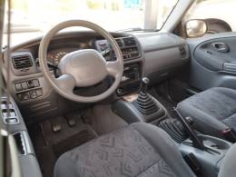 CHEVROLET - TRACKER - 2006/2007 - Prata - R$ 49.000,00