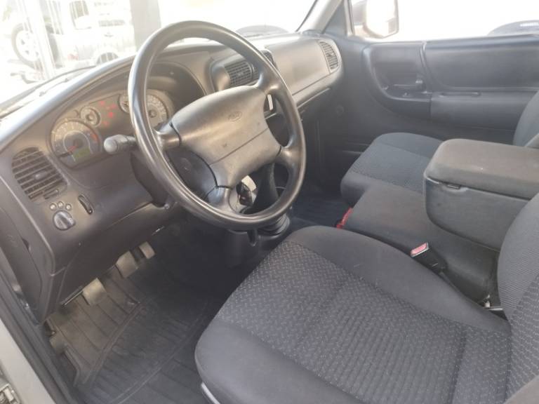 FORD - RANGER - 2010/2011 - Prata - R$ 64.000,00
