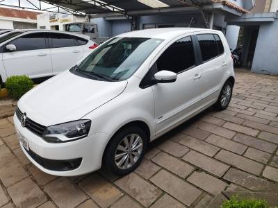 VOLKSWAGEN - FOX - 2013/2014 - Branca - R$ 44.000,00