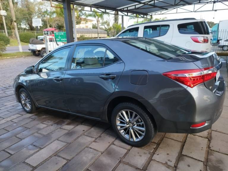 TOYOTA - COROLLA - 2015/2016 - Cinza - R$ 89.000,00
