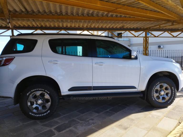 CHEVROLET - TRAILBLAZER - 2016/2016 - Branca - R$ 150.000,00