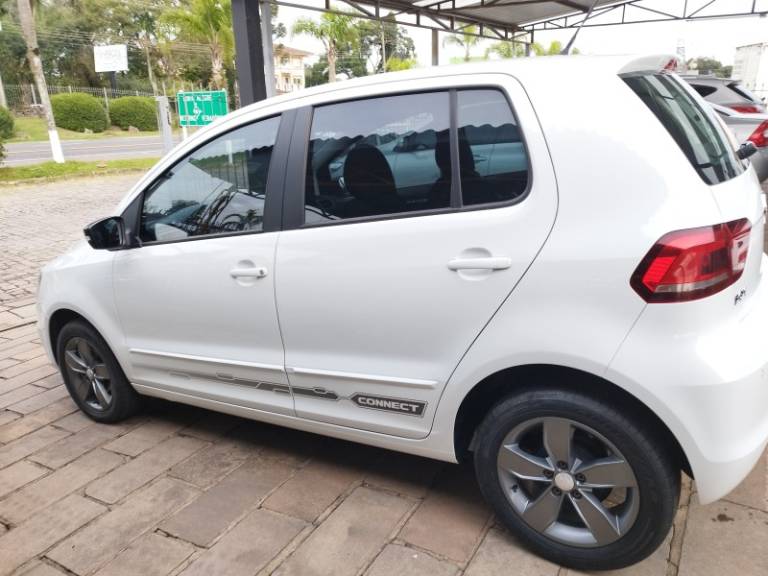 VOLKSWAGEN - FOX - 2019/2019 - Branca - R$ 59.900,00